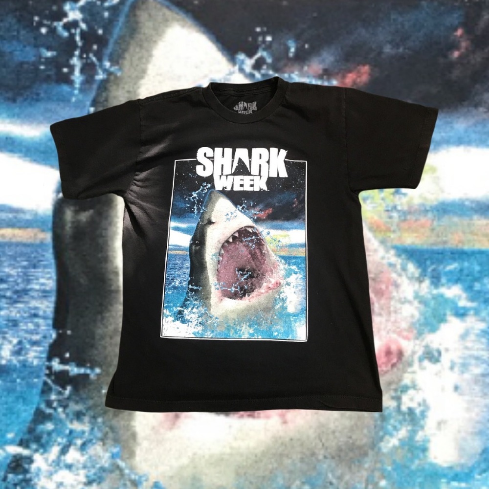 Boy’s t shirt size large Shark Week logo